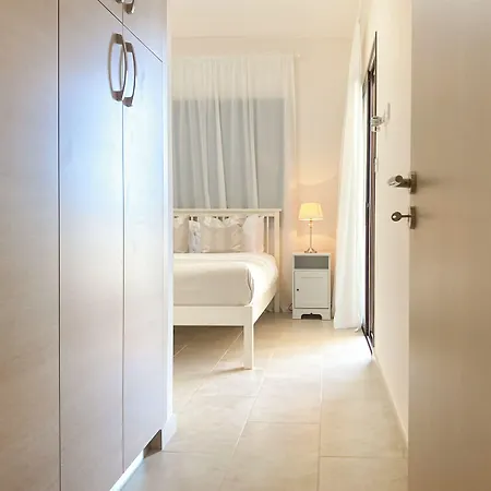 Willa Phaedrus Living: Luxury *