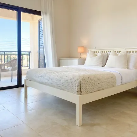 Villa Phaedrus Living: Luxury *